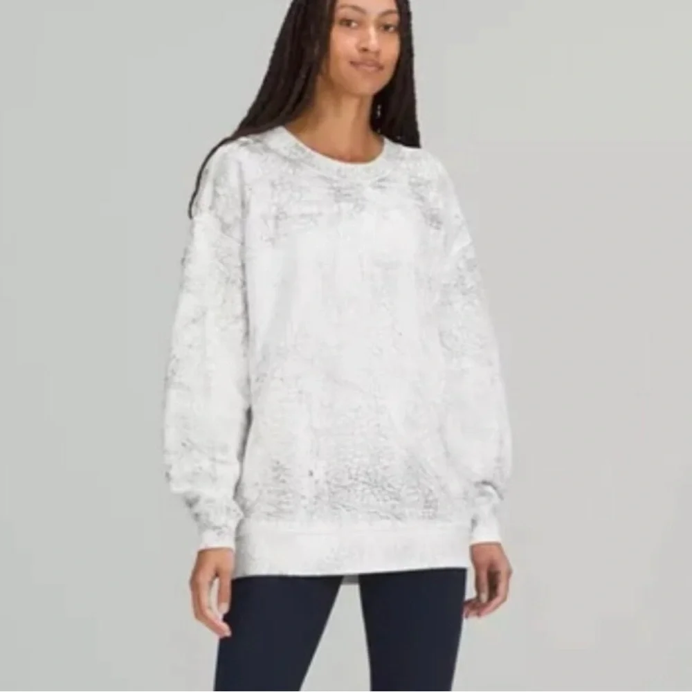 Lululemon Athletica crackle on white Crew Neck Sweater with special embroidery - Picture 1 of 10